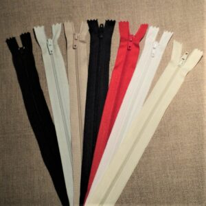 Fermetures 20cm 7 pièces pochette, blanc,marine,noir,écru,rouge,beige et gris, idéal pantalon fin, jupe, robe, trousse