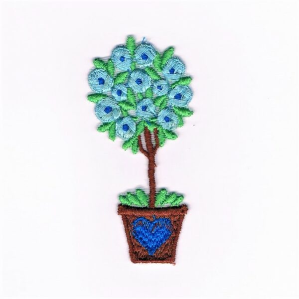 écusson brodé arbre en fleurs bleu avec bleu clair dans un bac à fleurs à coudre 4.2 x 9.0cm