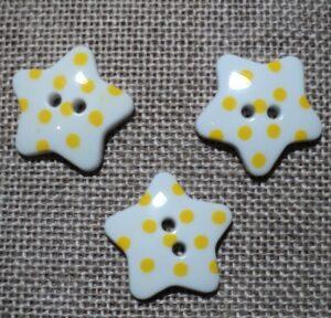 Bouton étoile blanc à pois jaune vif 17mm avec 2-trous