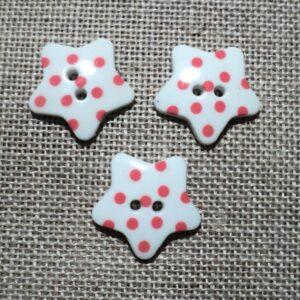 Bouton étoile blanc à pois rouge framboise 17mm avec 2-trous