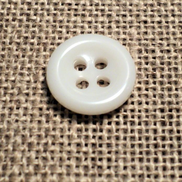 Bouton blanc 11mm 4-trous Petit Bouton Bébé, chemise, button down