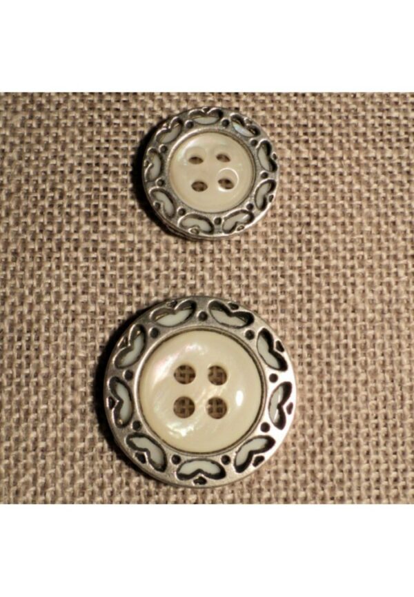 Bouton costume blanc cassé avec cercle métal argenté coeurs 15mm/20mm 4-trous
