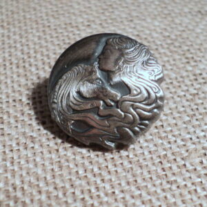 Bouton la tête de cheval et la tête de dame 15mm argenté ancien