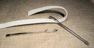 Aiguille-passe-cordon-elastique-ruban-lacet-metal-bout-arrond