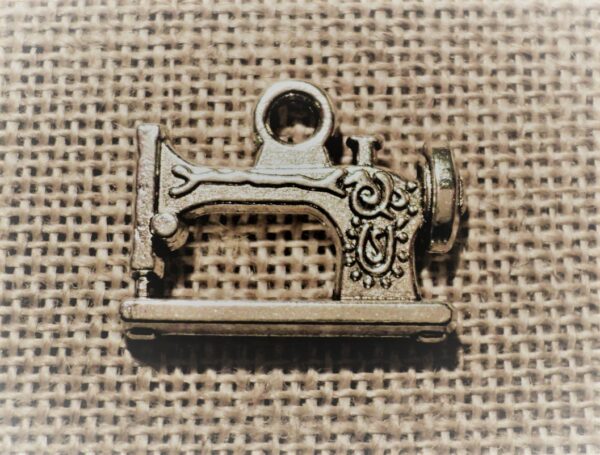 Breloque métal machine à coudre argenté, charme pour collier ou bracelet
