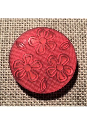 Bouton rouge 25mm pour manteau, veste, robe, avec des fleurs gravées mat