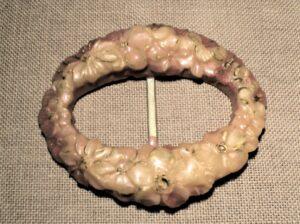 Boucle de ceinture resine 30mm écru, rose antique ovale