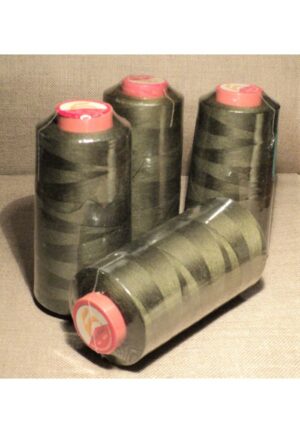 Fil à surjeter, 4 x Cône 3000 Yards Vert Chasse, polyester, tous tissus, fil pour la surjeteuse, fil à coudre machine