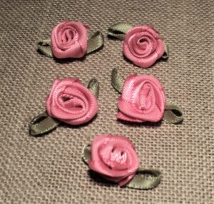 Fleurs rose (5 pcs) satin pour décoration, rose en ruban satin, roses bricolage