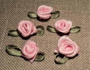 Fleurs rose clair (5 pcs) satin pour décoration, rose en ruban satin, roses bricolage