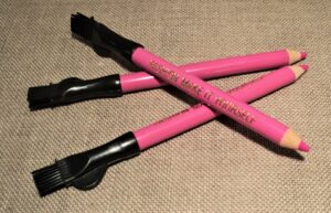 Crayon craie à marquer et brosse, couleur rose