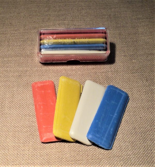 Craie tailleur en boîte 4 pièces, blanc, jaune, bleu, rouge, craie couture tailleur