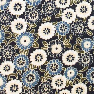 Tissu noir avec fleurs bleu, blanc, ocre 7,90€ le mètre, vendu au mètre