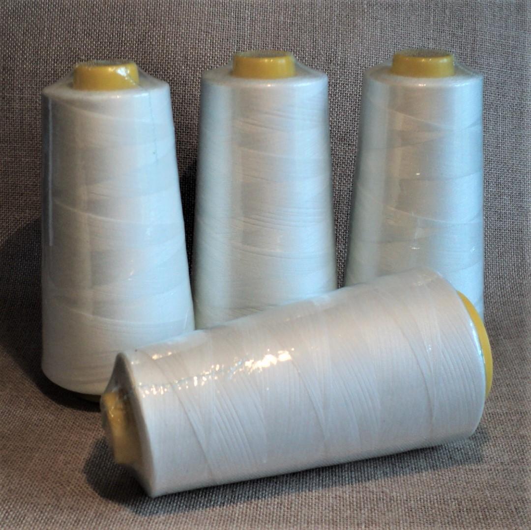Fil à surjeter, 4 x Cône 3000 Yards IVOIRE BLANC CASSÉ polyester, tous tissus, fil pour la