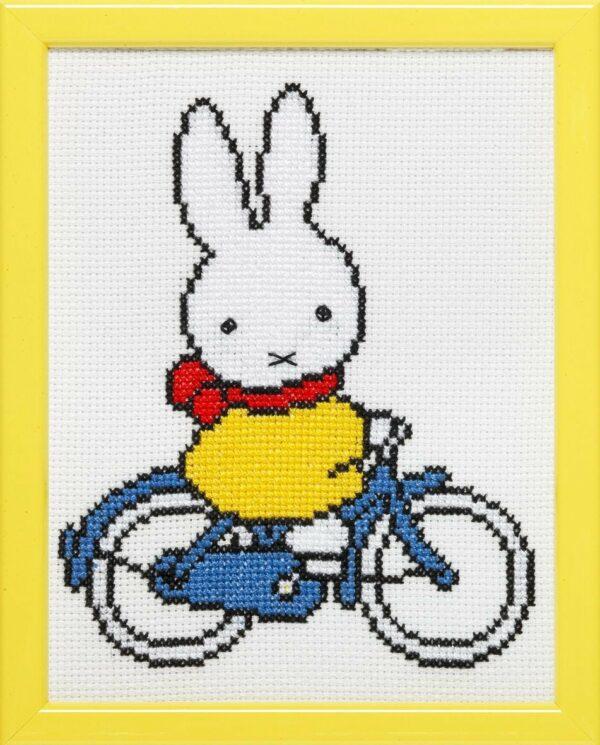 Le vélo de MIFFY lapin kit à broder 13x17cm aida au point de croix à compté de Dick Bruna