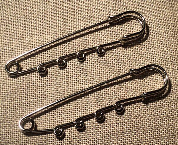Set de 2 épingles Kilt métal avec 4 anneaux, œillets à décorer 75mm argenté