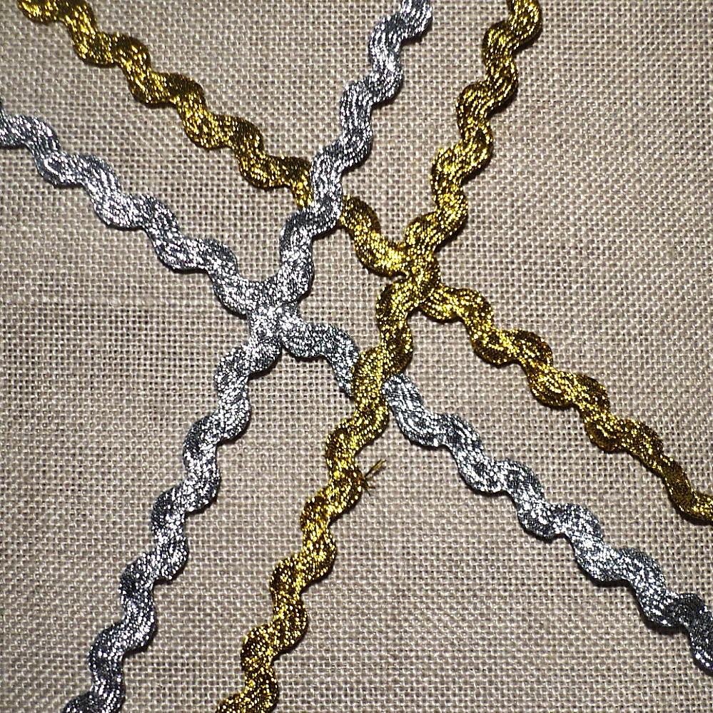 Ruban croquet zig-zag 4mm doré ou argenté serpentine pour costumes spectacle, carnaval, décorations vendu au mètre