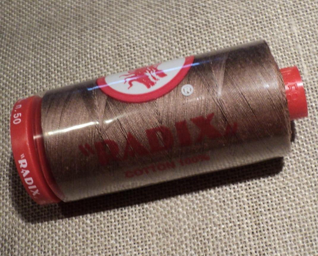 Fil Coton Radix marron doux 500 yards Nr.50 ( 457 mètres) fil coton machine à coudre, machine broderie, fil à quilter