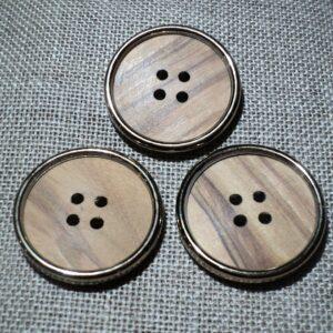Bouton-bois-polyester-28mm-avec-bordure-doree-4-trous-manteaux-gilets-impermeables-et-vestes