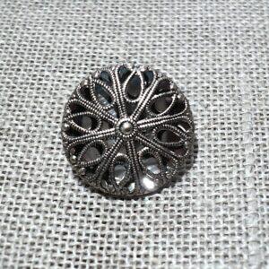 Bouton baroque argenté 18mm métal filigrane fine a queue