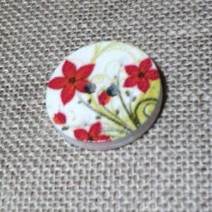 Bouton décoratif 20mm blanc avec 2-trous avec des fleurs rouges