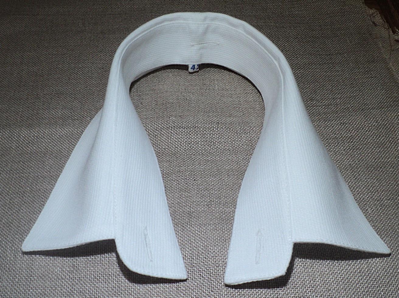 Col blanc coton piqué 40-42cm, détachable avec 3 boutonnières, col pointu